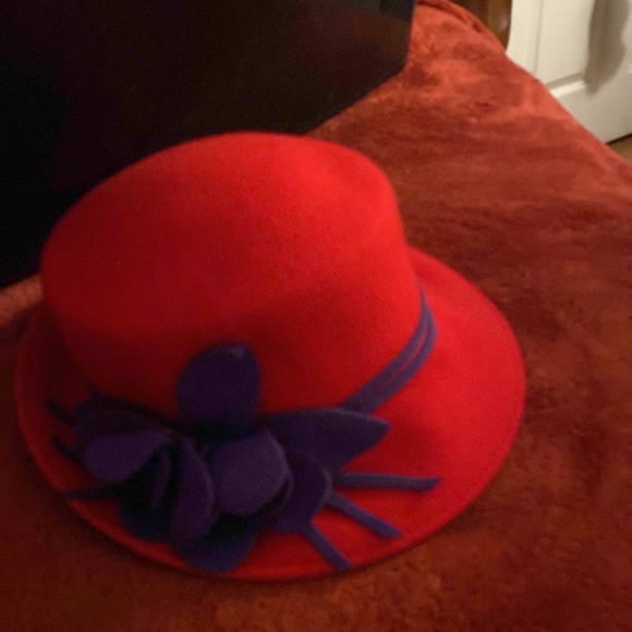 Red hat purple flower on side - Picture 8 of 8